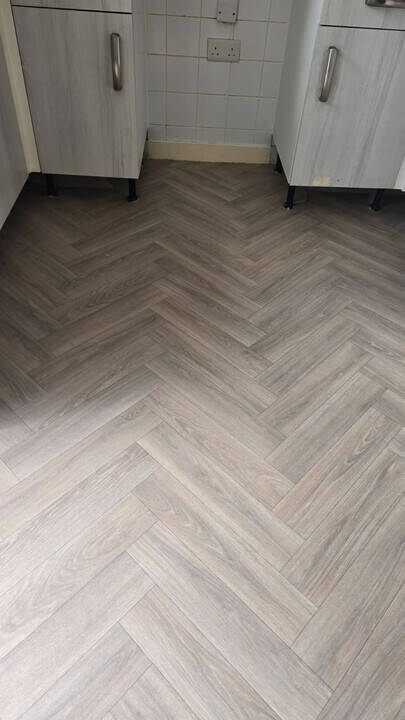 Wood flooring services | laminate flooring | carpet fitting service - SYN Carpets